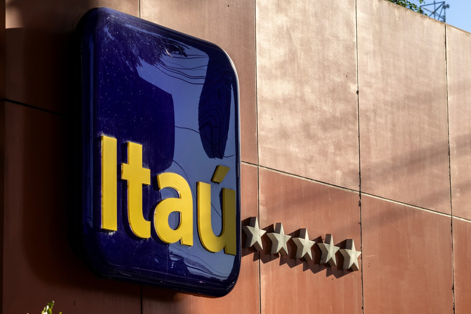 Itaú vê volume do Pix Automático saltar 281% em 2026