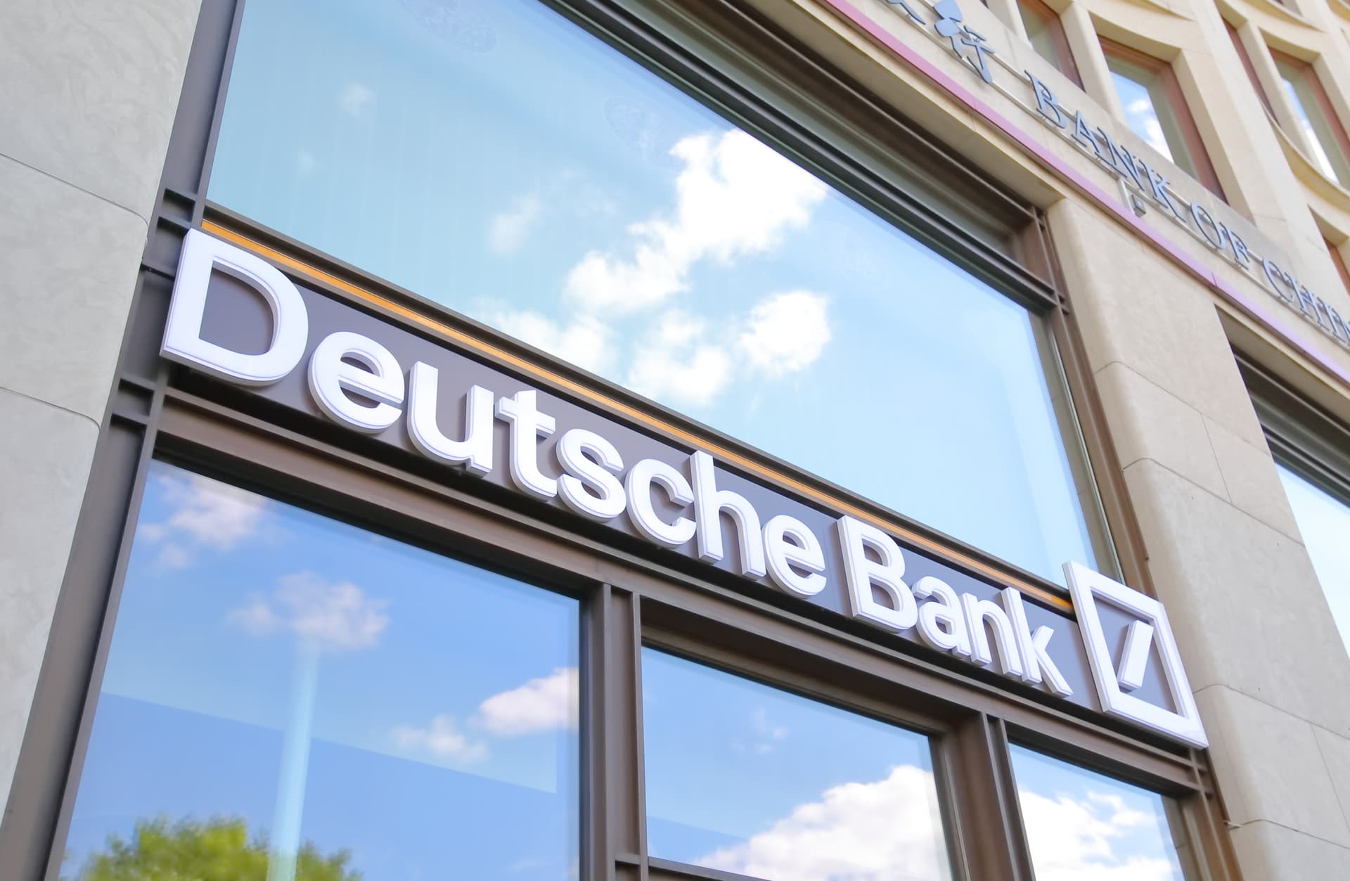 Deutsche Bank prepara custódia cripto e mira Ásia em 2027